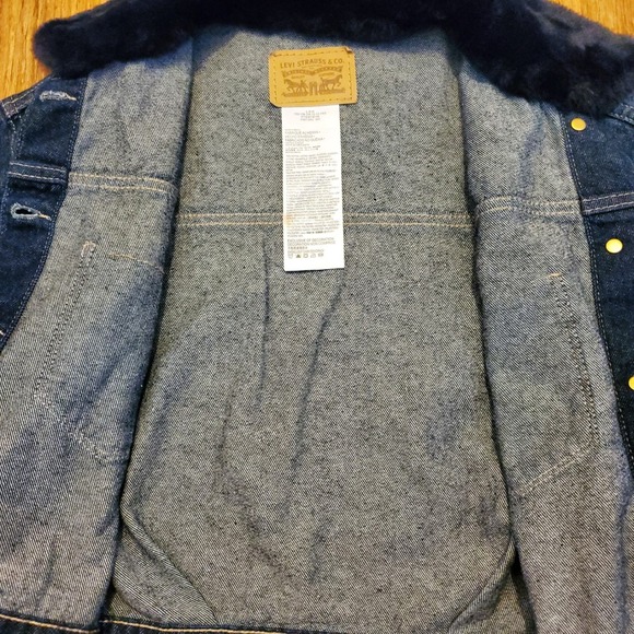 Levi's Denim Jacket Girls Large‎ Blue Faux Fur Collar Trucker Style New - Picture 3 of 9